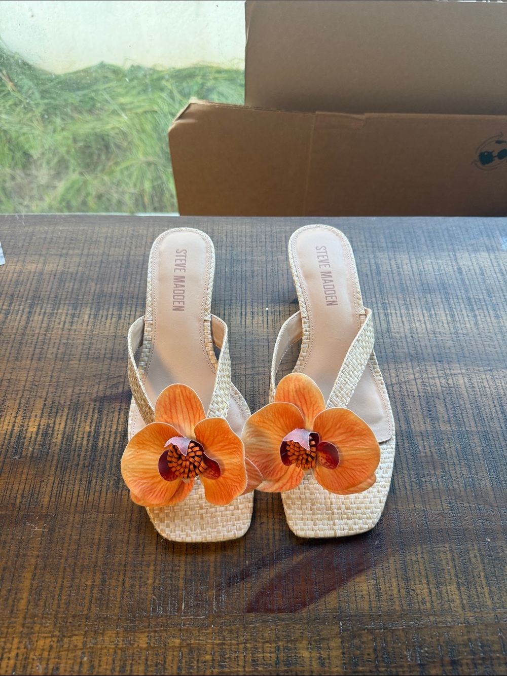 Steve Madden Cream Woven Slide Mules with Orange Floral Orchid Women’s Size 7.5